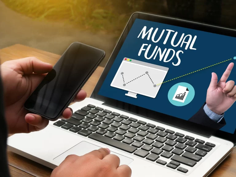 What is a Mutual Fund? Types, How it Works, and Advantages
